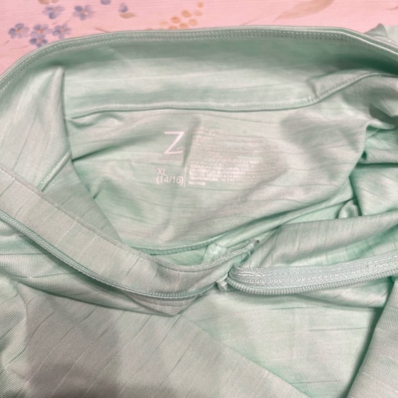 green top by zella - Picture 3 of 3